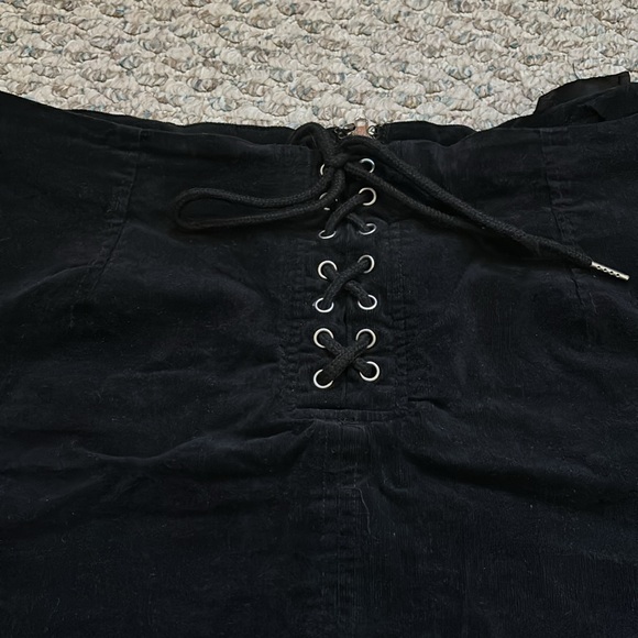Lace up mini skirt - Picture 2 of 4